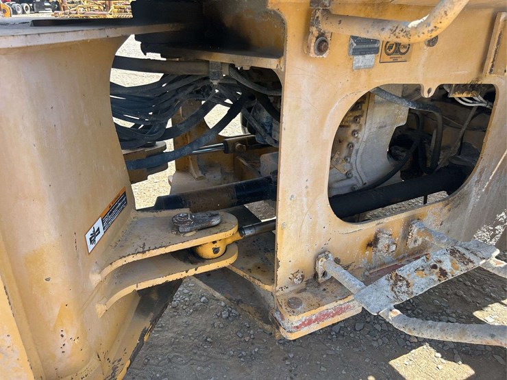 john-deere-444h-image-31