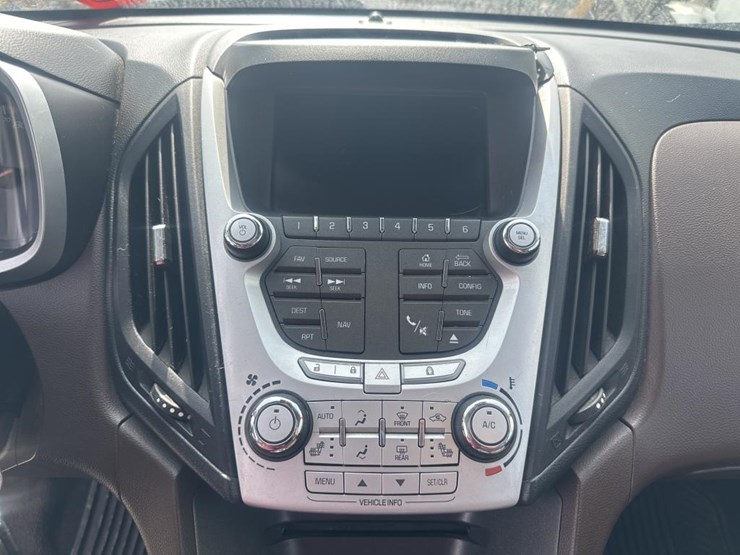 2015-chevrolet-equinox-image-28