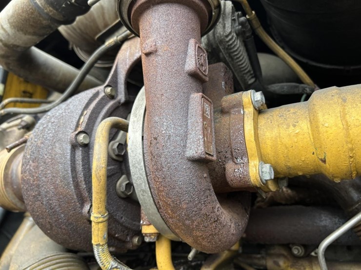 2014-deere-824k-image-59