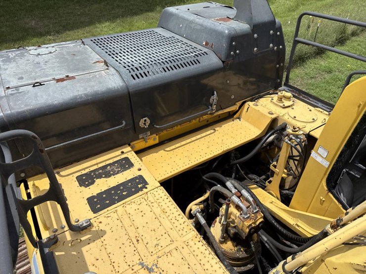 2015-komatsu-pc490-lc-11-image-38
