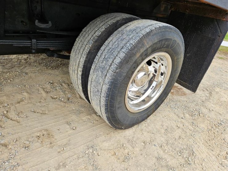 2013-chevrolet-3500hd-image-28