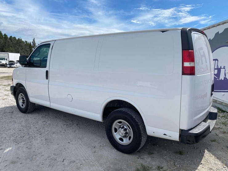 2019-chevrolet-express-2500-image-4