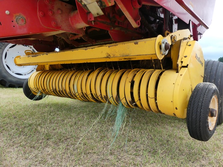 2013-new-holland-br7060-image-8