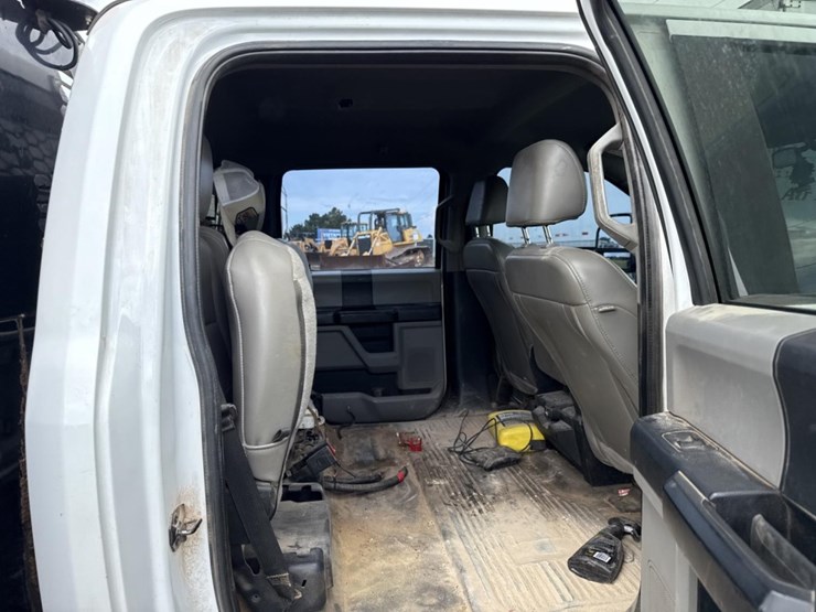 2020-ford-f550-image-33