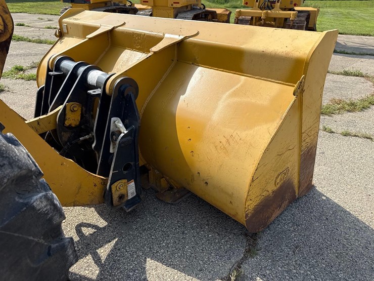 2019-komatsu-wa200-5-image-9