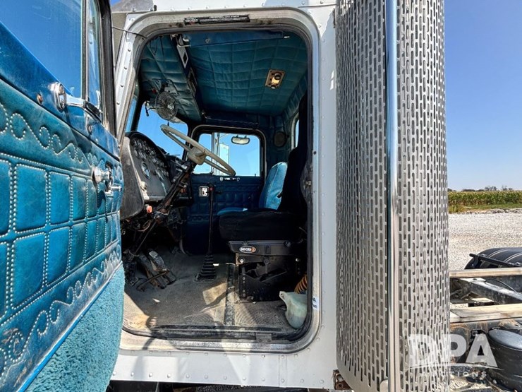 1986-peterbilt-359-image-75