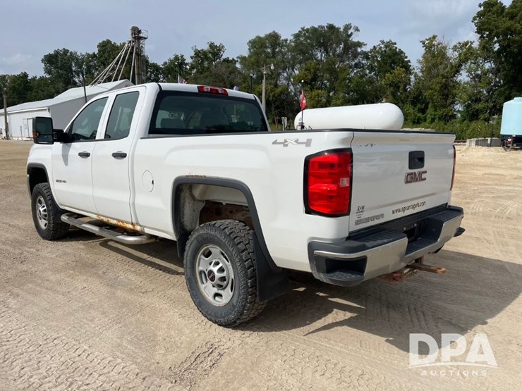 2015-gmc-2500-image-14
