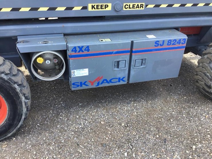 2006-skyjack-sj8243rt-image-19