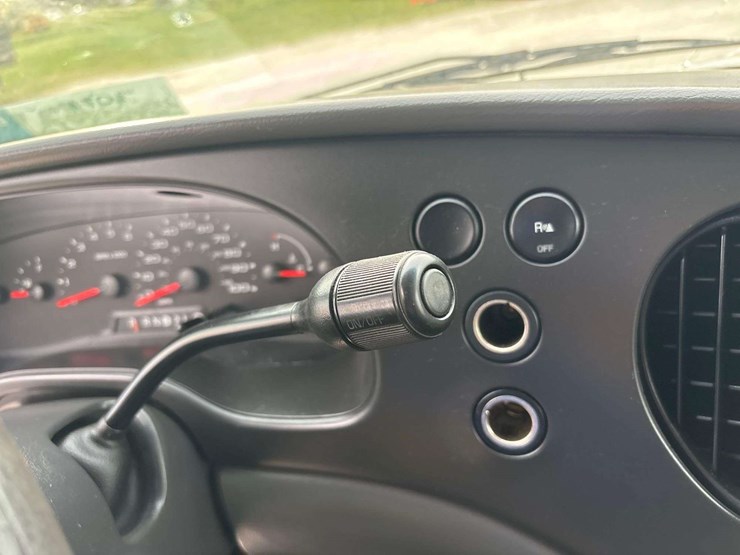 2008-ford-cargo-image-17