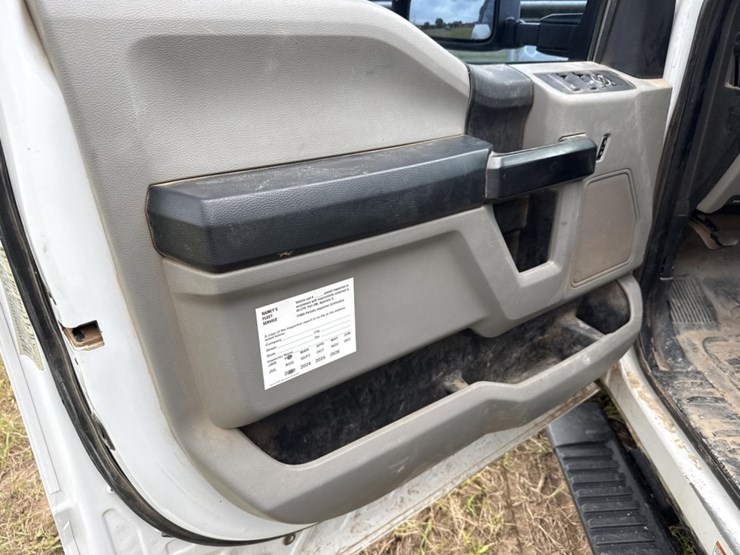 2020-ford-f550-image-38