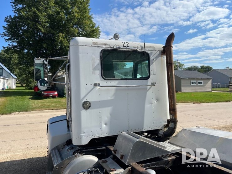 2000-peterbilt-385-image-37