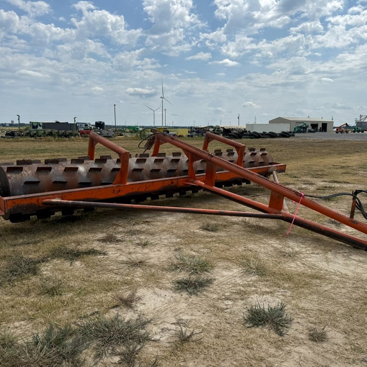 #27143 • Fair Oaks MFG 20’ Stubble Roller 421