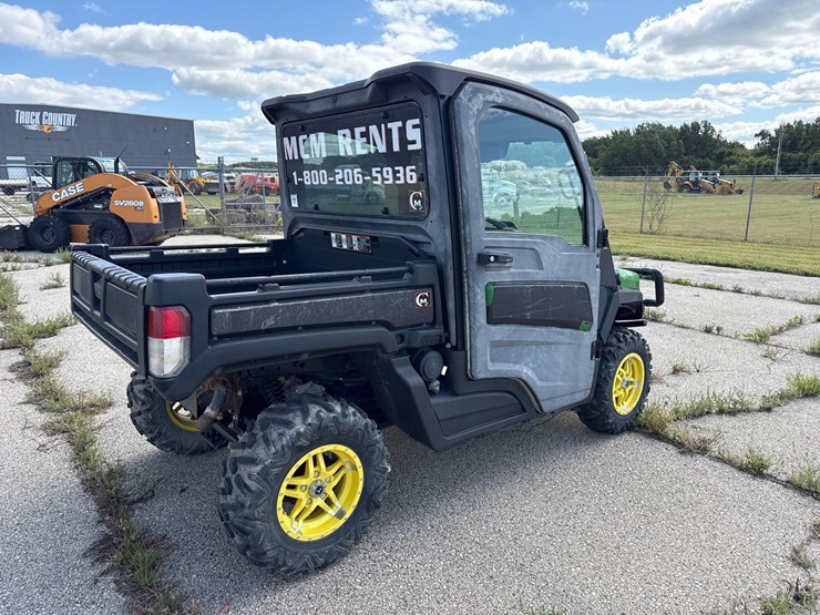 2021-john-deere-gator-image-4