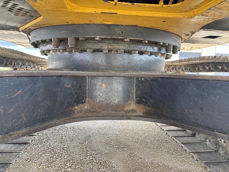 2014-deere-380g-lc-image-41