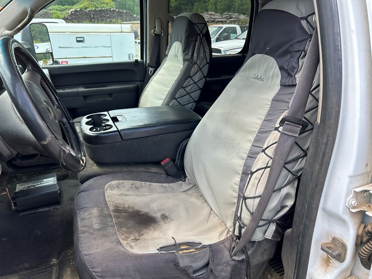 2014-chevrolet-3500-image-44