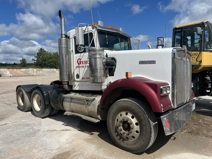 kenworth-w900b-image-5