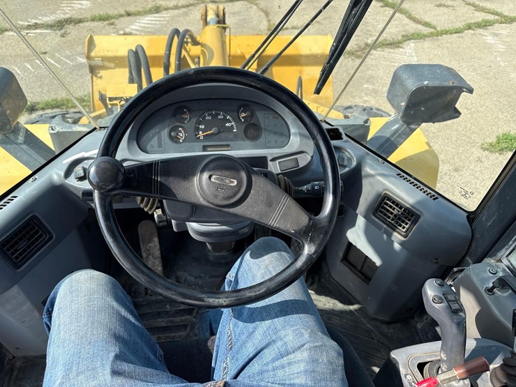 2019-komatsu-wa200-5-image-19