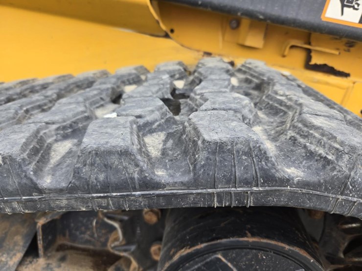 2022-deere-333g-image-63