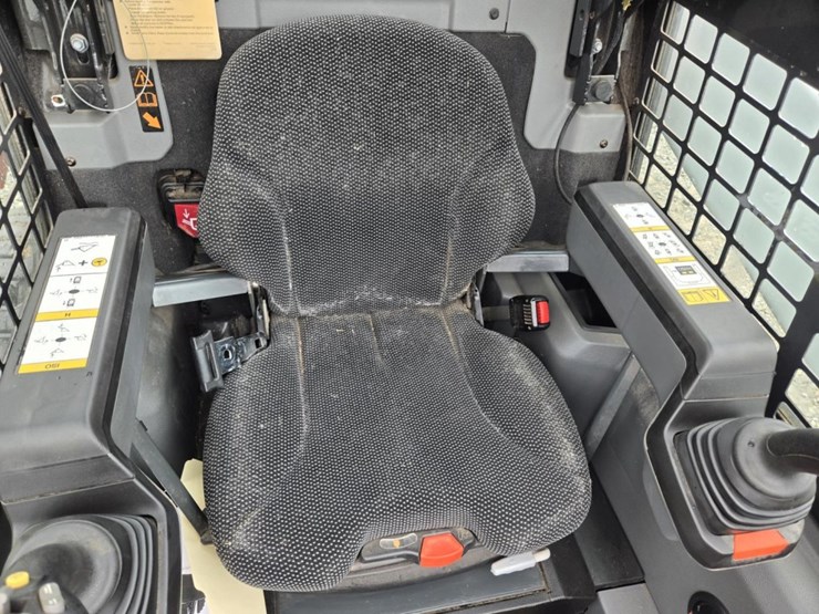 2021-bobcat-s76-image-39