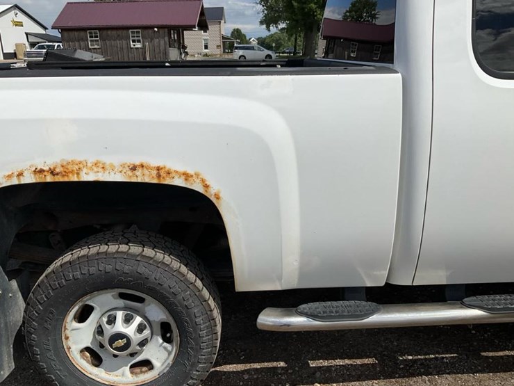 2013-chevrolet-silverado-2500-image-29