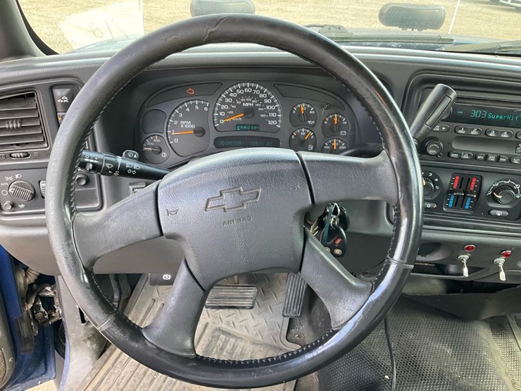2004-chevrolet-k2500-image-74