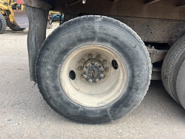 ford-9000-image-48