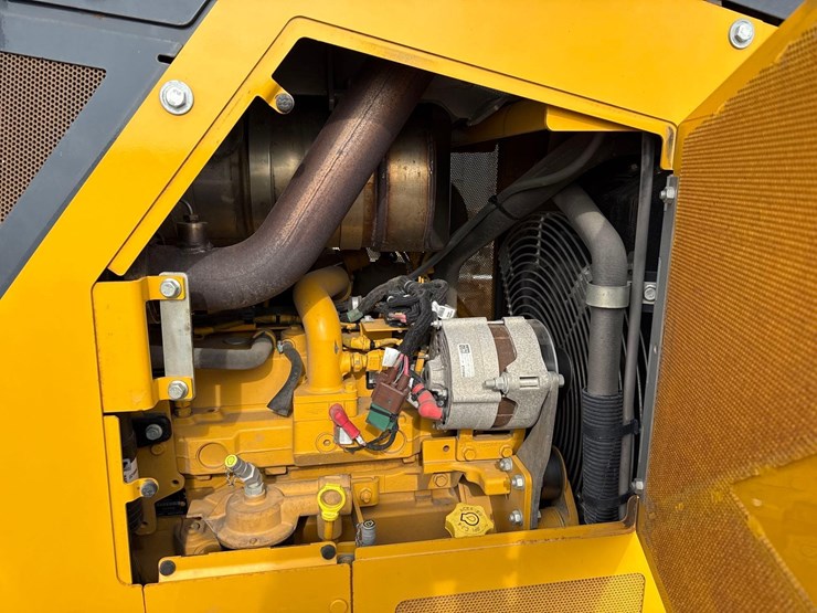 2021-deere-450-lgp-image-17
