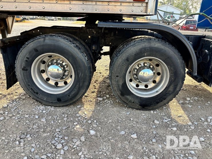 2015-peterbilt-579-image-42