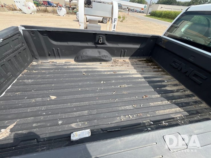 2017-gmc-3500-image-22
