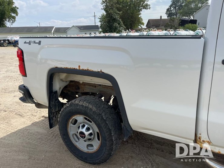 2015-gmc-2500-image-30