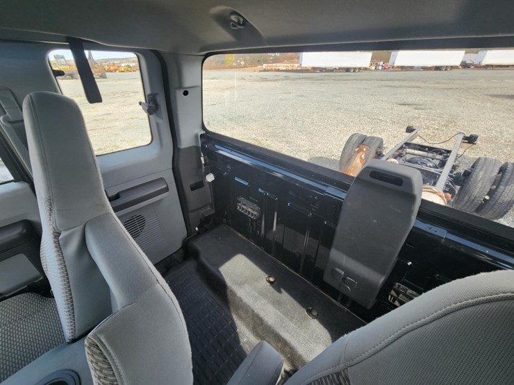 2013-ford-f650-xlt-image-21