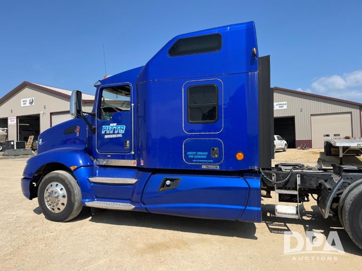 2013-kenworth-t660-image-18