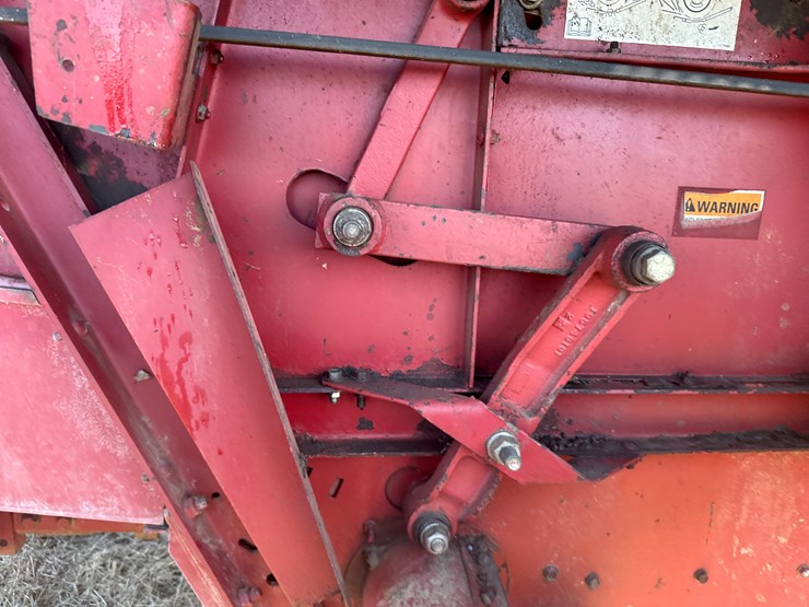 #32155-•-1997-case-international-2188-combine-image-64