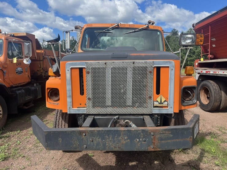 #2688-•-1998-navistar-2674-6x4-day-cab-truck-tractor-image-9