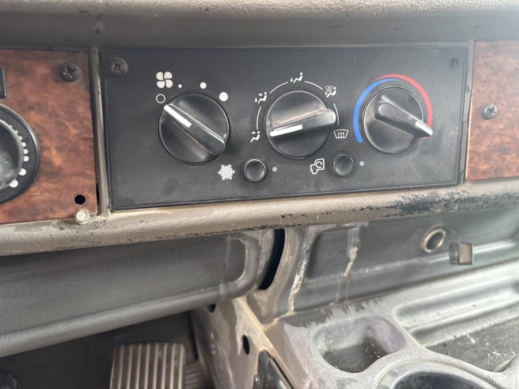 2004-kenworth-t800-image-52
