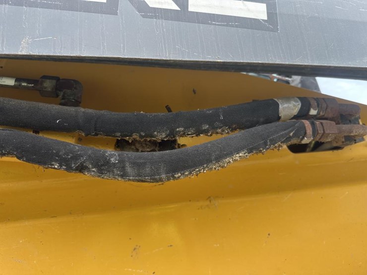 2014-deere-326e-image-20