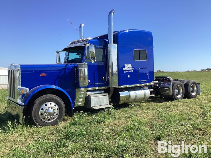 2023-peterbilt-389-image-1