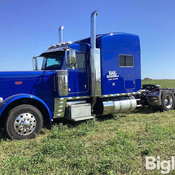 2023 PETERBILT 389