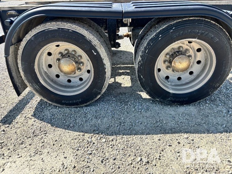 1986-peterbilt-359-image-40