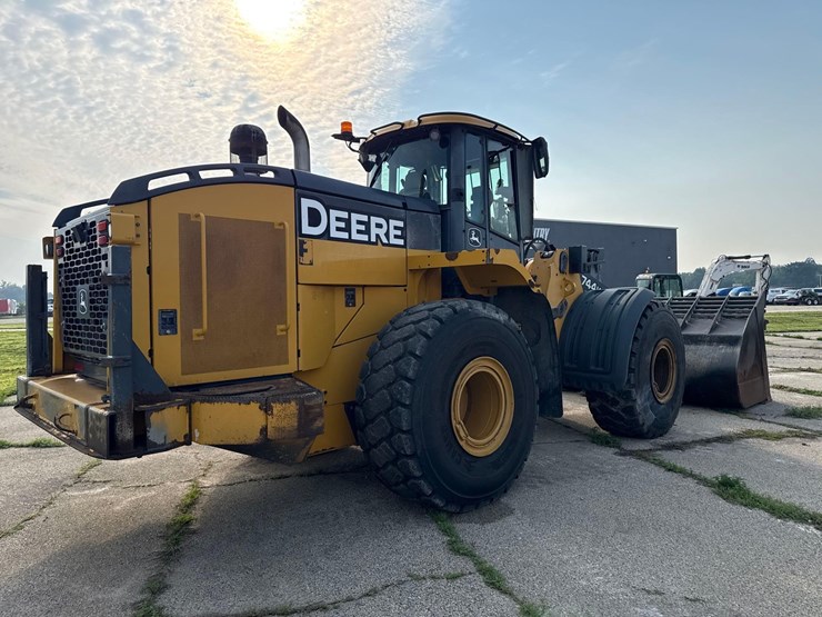 2016-deere-744kii-image-5