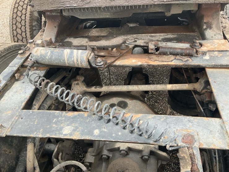 2000-freightliner-flc120-image-23