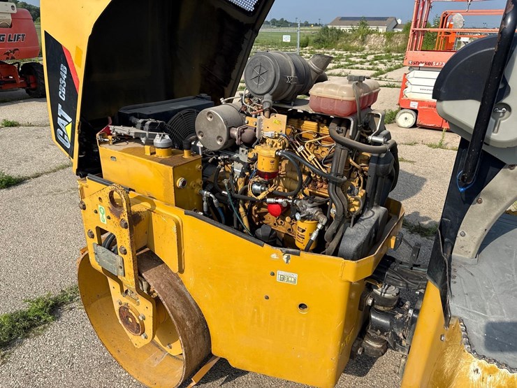 2016-caterpillar-cb34b-image-6