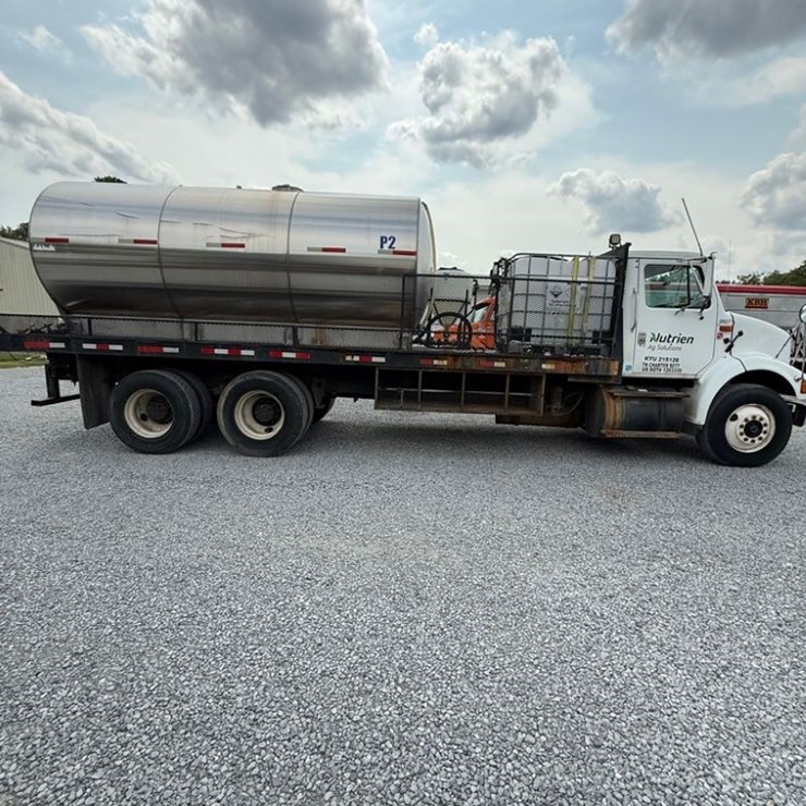 2000 IHC 8100 Liquid Nurse Truck (PZ13911, Unit 22041)