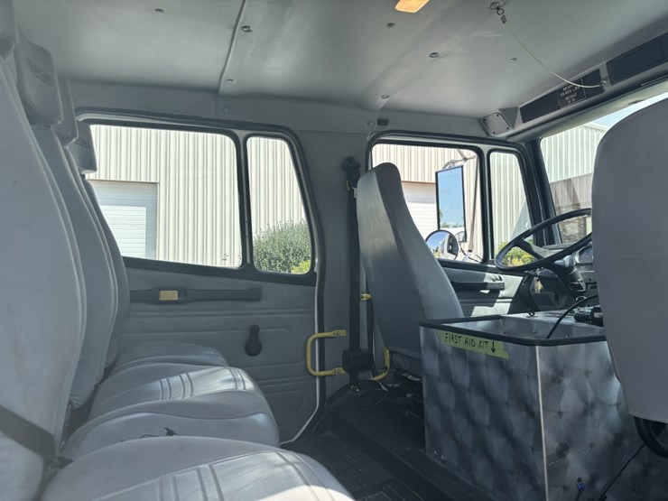 1998-freightliner-fl80-image-60