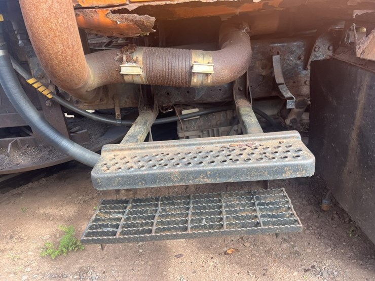 #2688-•-1998-navistar-2674-6x4-day-cab-truck-tractor-image-41
