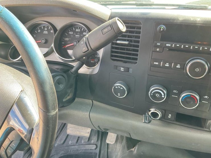 2013-chevrolet-silverado-2500-image-59