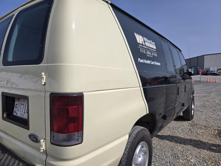2008-ford-e250-image-21