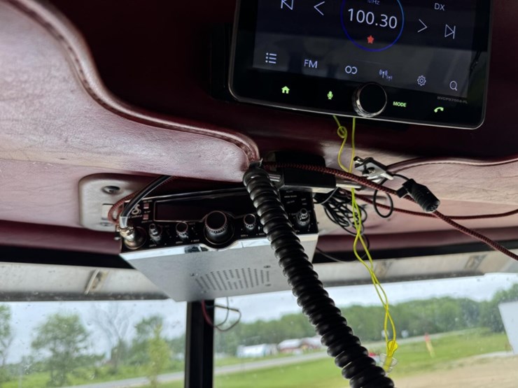 1995-peterbilt-359-image-58