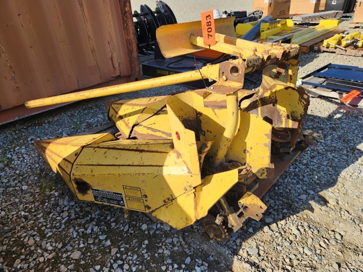 new-holland-824-image-2