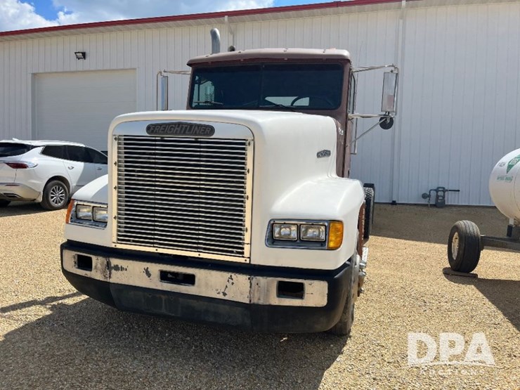1991-freightliner-truck-(jn2955,-unit-758)-image-2